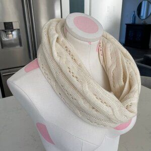 Classic Link Pattern Infinity Knit Scarf in Neutral Soft Cream OS no tags